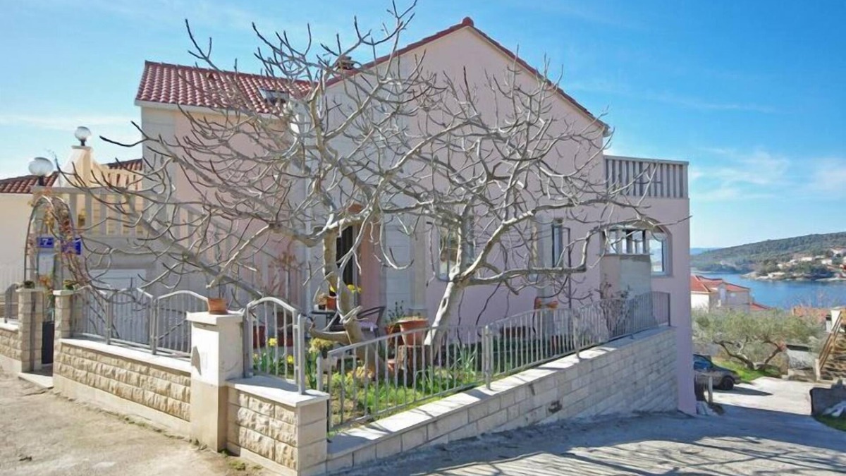 Sumartin Apartment | Apartments Villa Rose - Economy Studio with Sea View and shared Terrace (A3 crveni)