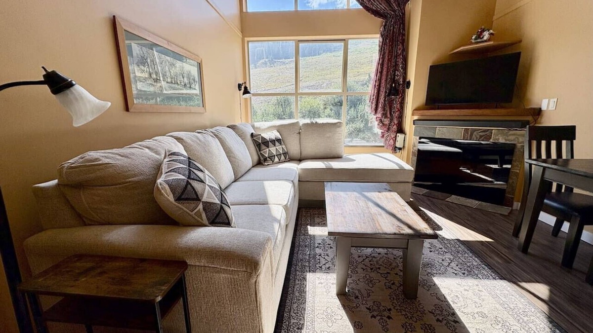 Okanagan-Similkameen Apartment | Apex Mountain ~ Alpine Ski Inn ~ Best Location on The Hill