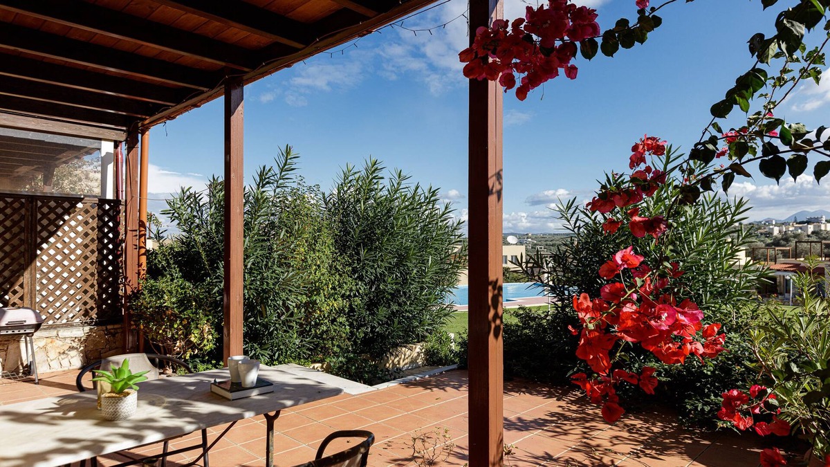 Houdetsi Apartment | Aphrodite 3- Pigi Paradise, apartment with communal pool