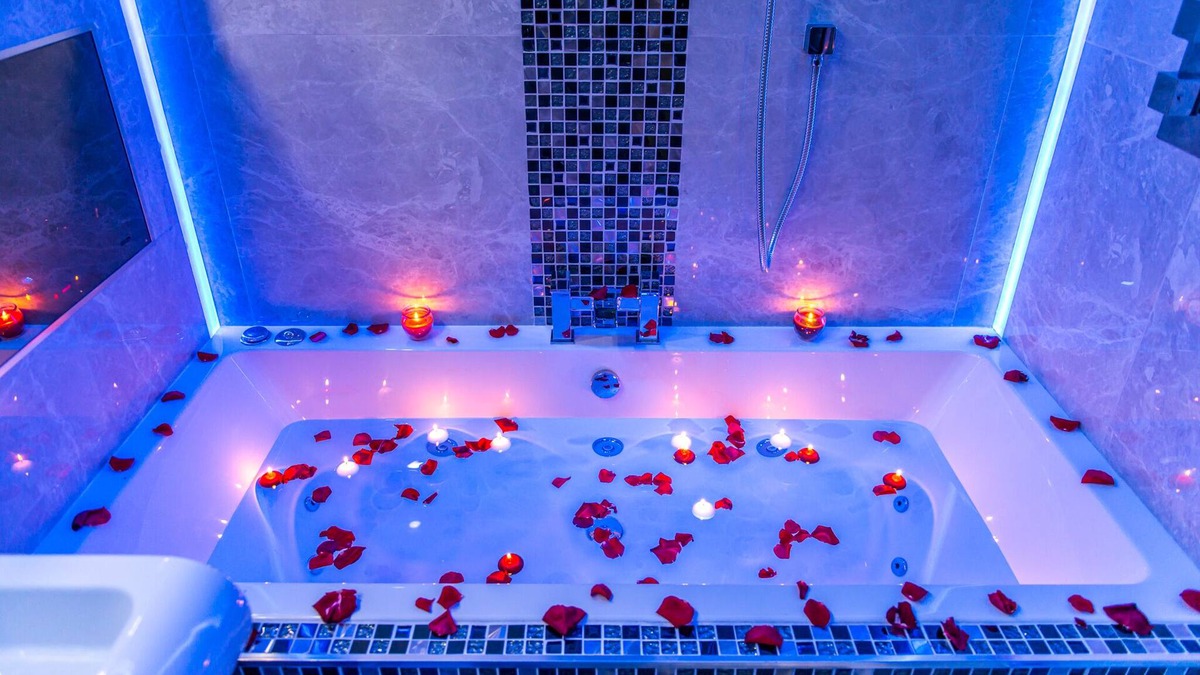 Bradford Apartment | Aphrodite Suites - The Love Nest JET SPA Suite