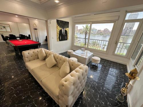 Oula Apartment | APOLO- 3 Bedroom Luxury Nile View Apartment