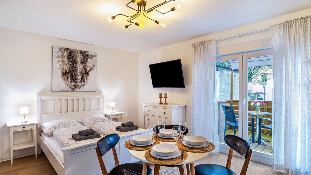 Oberderdingen Apartment | Aposto Apartment 1 with Private Terrace and Wi-Fi