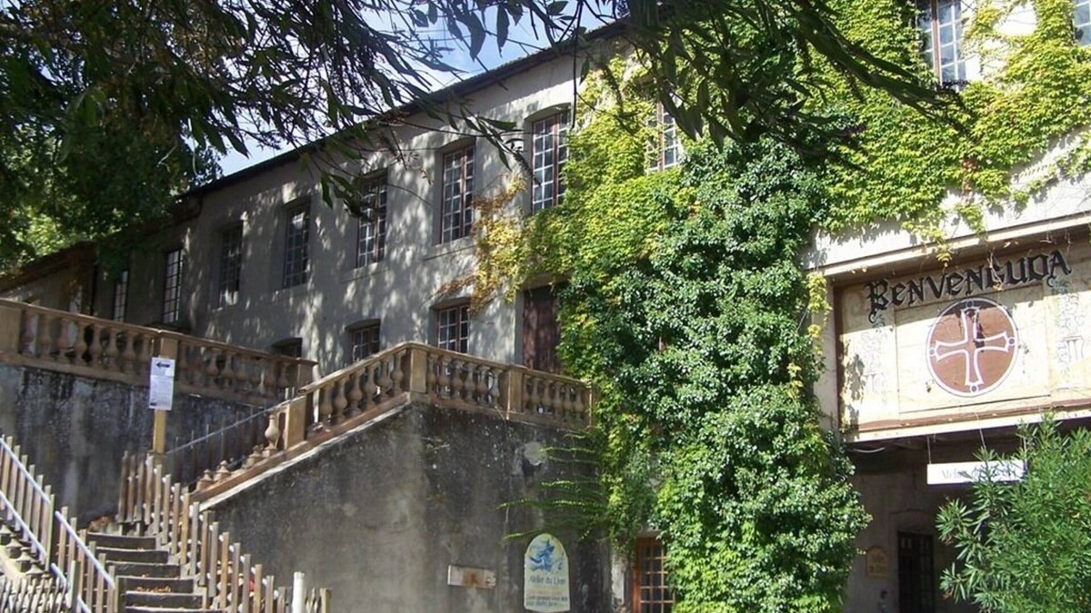 Montolieu House | Apostrophe