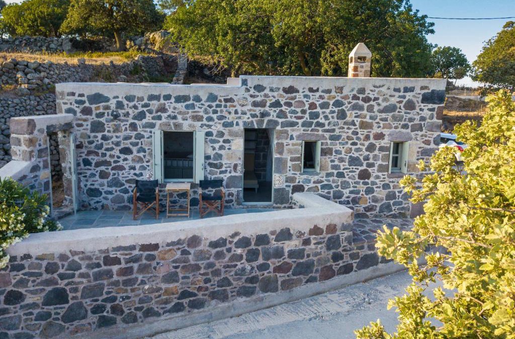 Nisyros Apartment | Apostrophe Traditional Residence in Nisyros with arcurated interior. Privacy & Authenticity