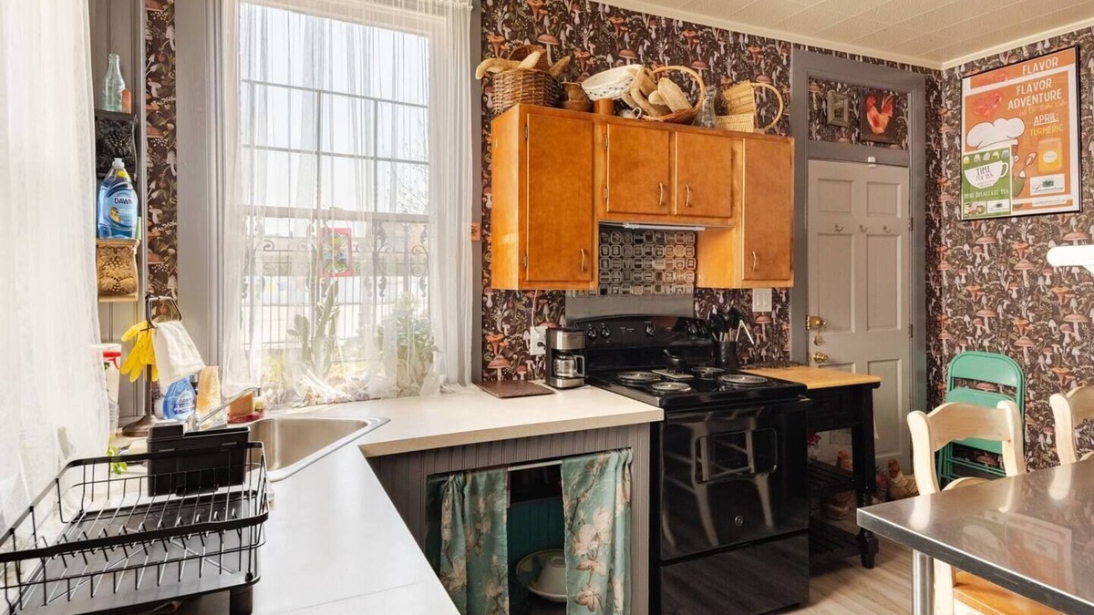 Newport House | Apothecarium: Cottage for Creativity and Vibing.