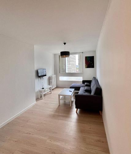 8th Arrondissement Apartment | Apparemment spacieux T5