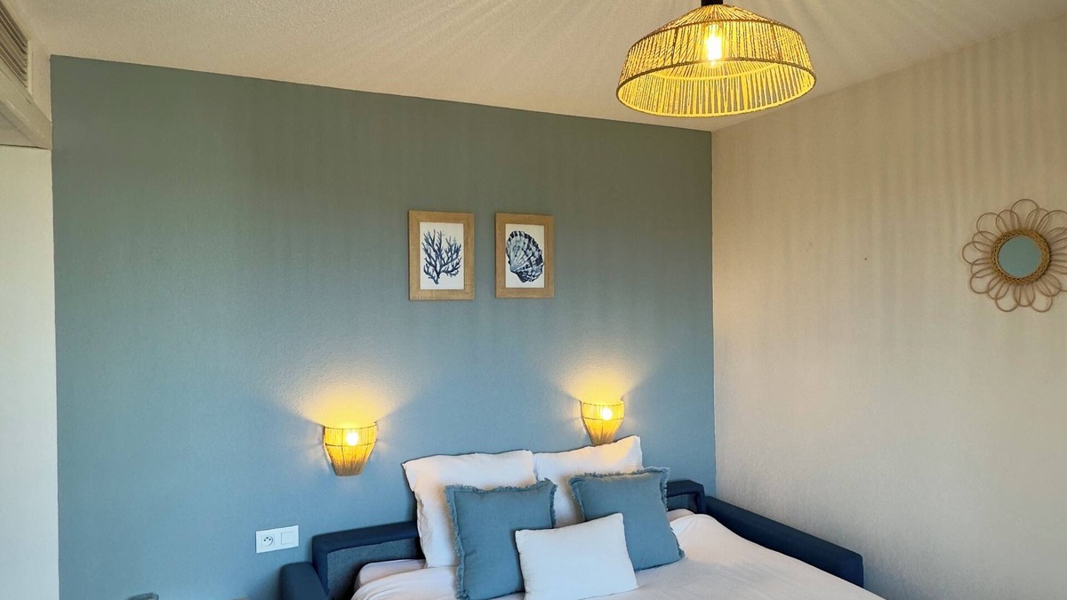 Avignon Apartment | Appart'Hôtel with Balcony - Avignon TGV station Confluence