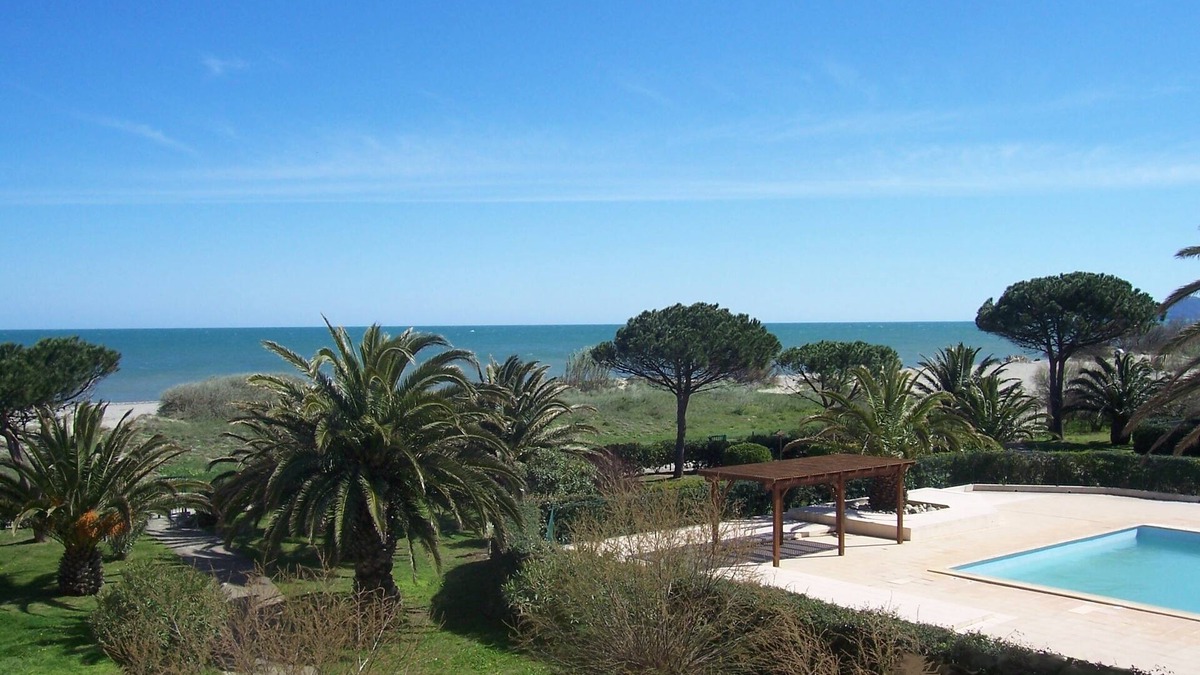 Saint-Cyprien Plage Apartment | Appart Piscine, Sea view, near Collioure
