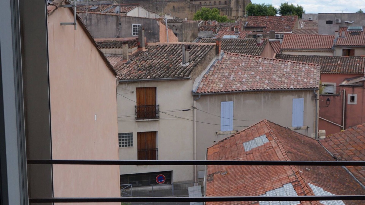 Salon-de-Provence Apartment | Appart/Suite Privilège XL with Parking
