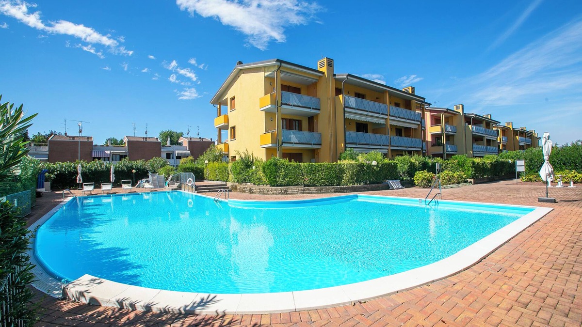 Rivoltella Apartment | Appartamento Vista Lago, Desenzano Del Garda, Italy