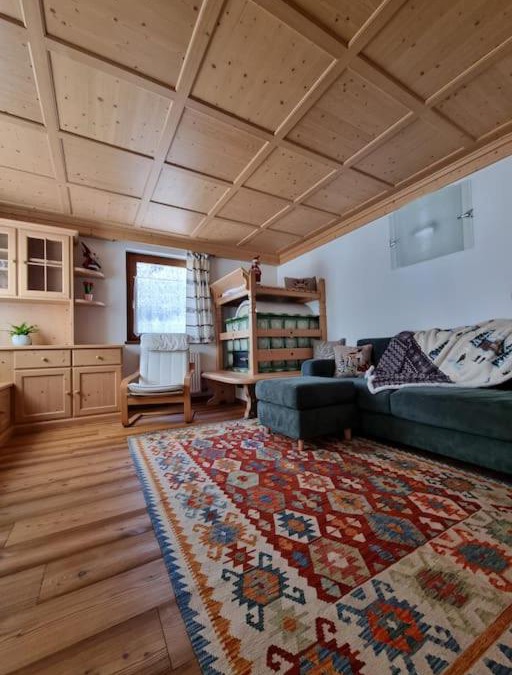 Varena Apartment | Appartamento ai larici, rustico ed elegante