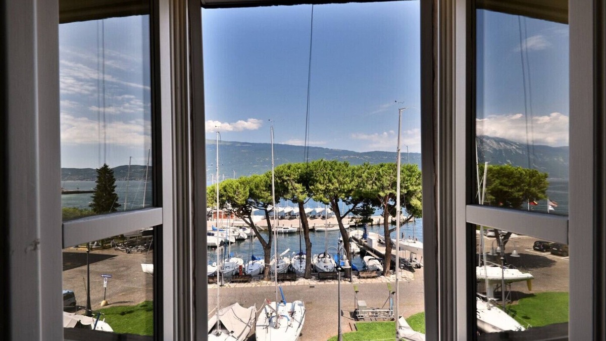 Bogliaco Apartment | Appartamento Al Porto Vecchio Rebomaholidays - with parking space and marvellous lake view