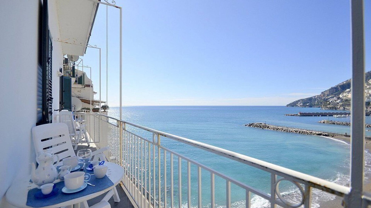 Amalfi Apartment | Appartamento Attilia A: A welcoming apartment which faces the sun and the sea, with Free WI-FI.
