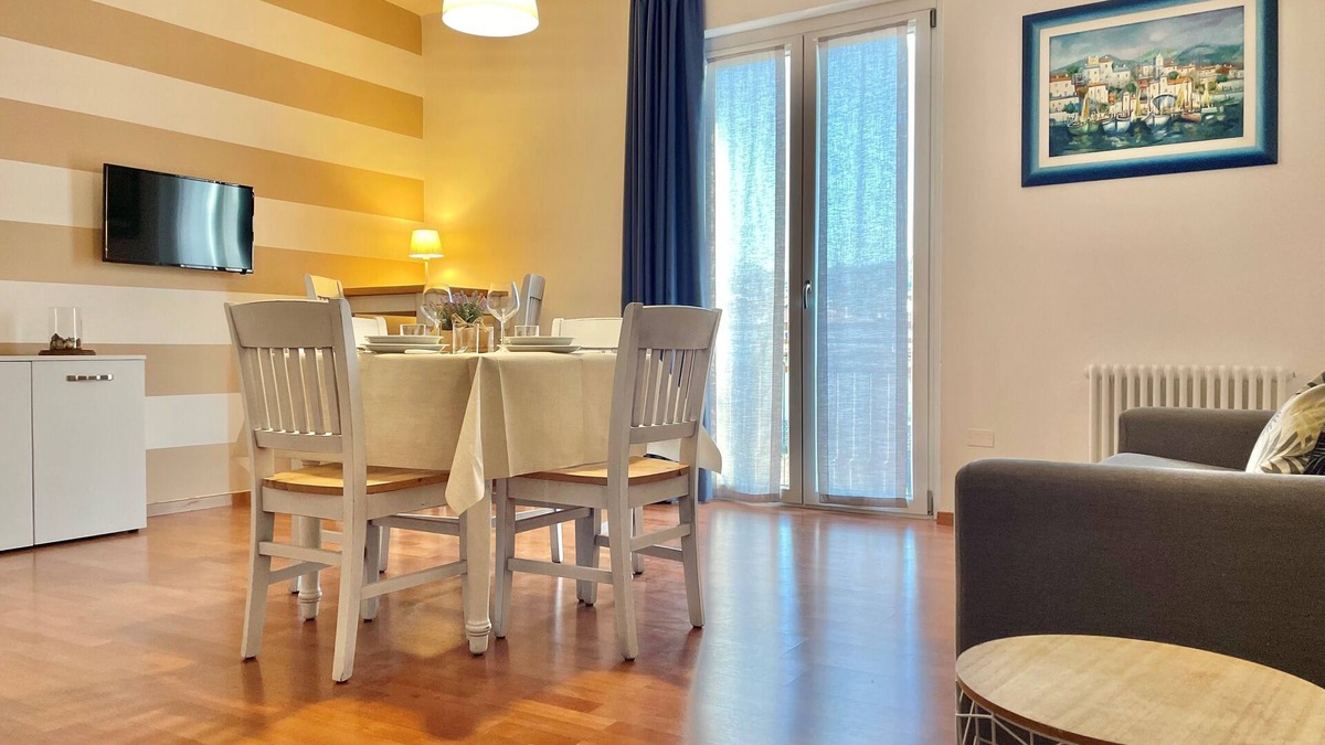 Bardolino House | Appartamento con Piscina in Centro a Bardolino