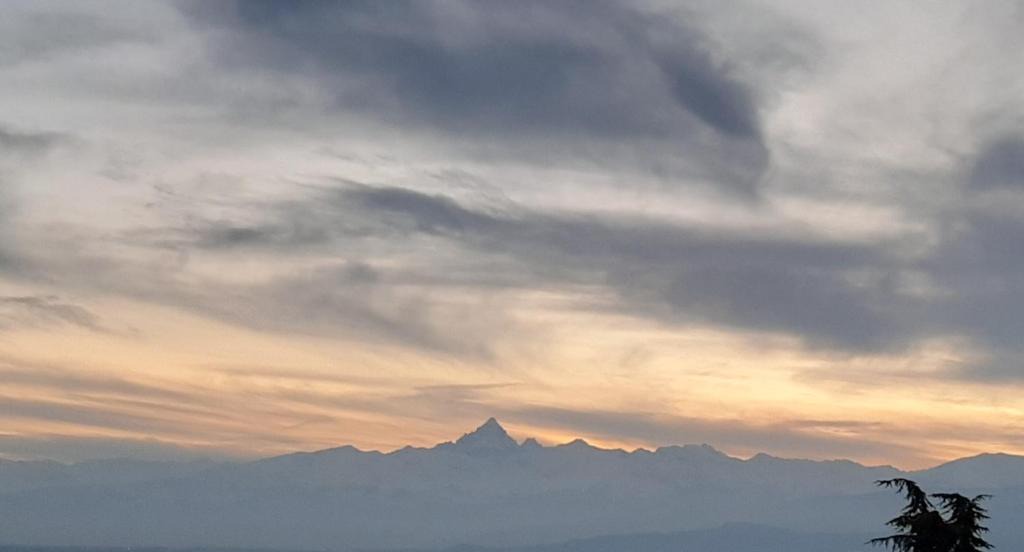 Piossasco Apartment | Appartamento in villa con vista Monviso