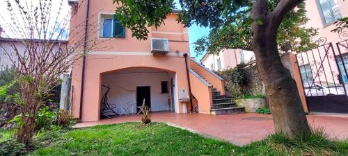Finalborgo Apartment | Appartamento Luigia Finalborgo bike room tour ebike trekking