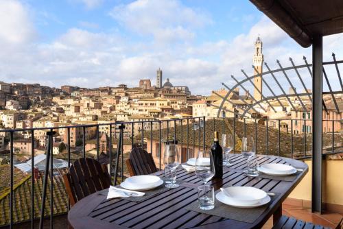 Siena City Centre Apartment | Appartamento panoramico San Martino 12