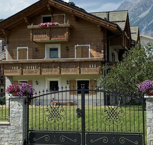 Bormio Apartment | Appartamento 'Reit' - Bormio - giardino, parcheggio, Wi-fi