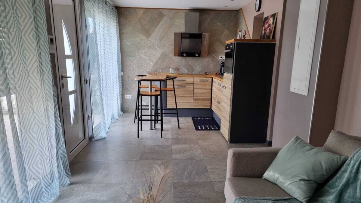 Saint-Laurent-d'Aigouze Apartment | Appartement Avec Terrasse à 10 Minutes à Pied du Centre