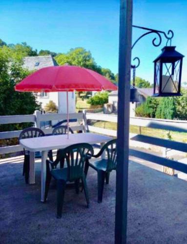 Egliseneuve-d'Entraigues Apartment | Appartement Dans un village en Auvergne sancy