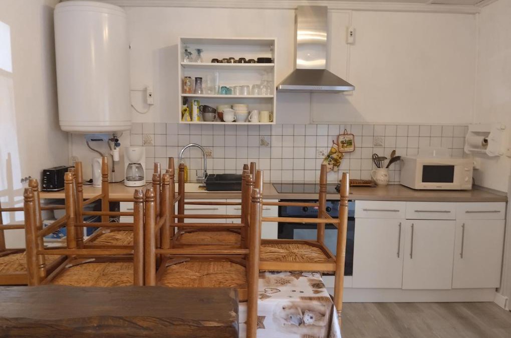 Besse-en-Chandesse Apartment | Appartement Le Paradou à Besse