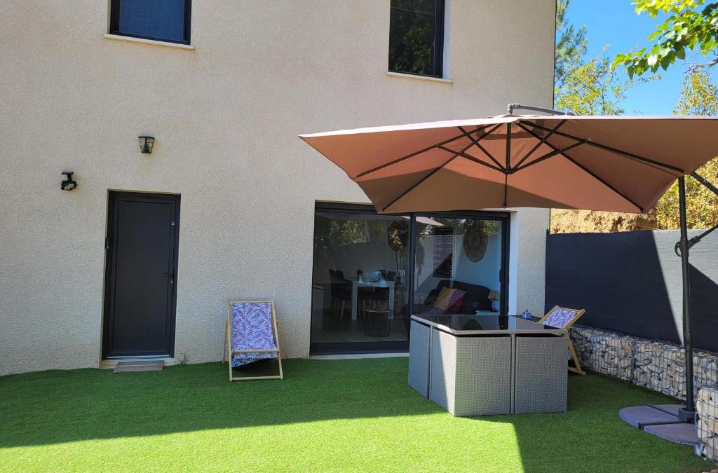 Saint-Julien-de-Peyrolas Apartment | Appartement tout équipé en rez-de-jardin entre Gard et Ardèche