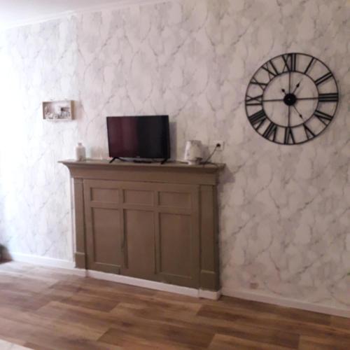 Saint-Leonard-de-Noblat Apartment | Appartement agreable Hugo 2