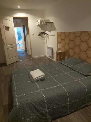 Saint-Leonard-de-Noblat Apartment | Appartement entier 1