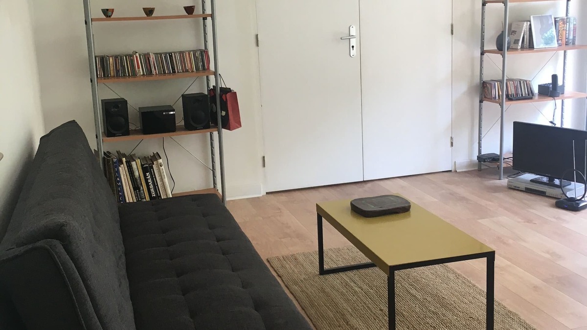 Saint-Fargeau Apartment | Appartement 2 Pièces Avec Baies Vitrées à Paris 20è