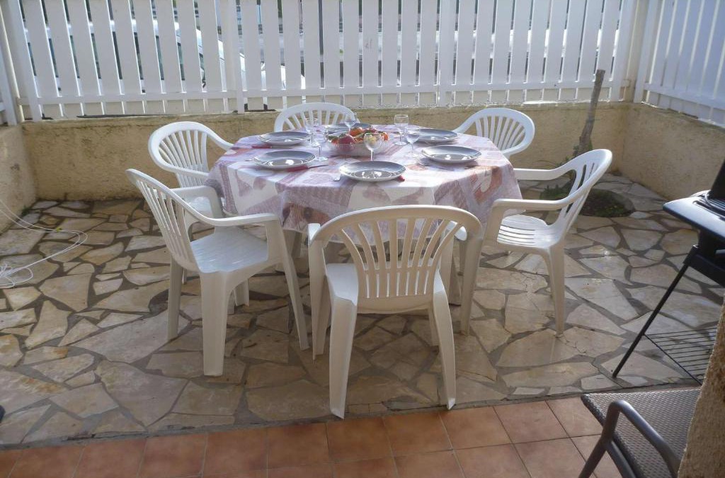 Marseillan Plage Apartment | Appartement 6 pers, terrasse, à 2 pas de plage et commerces, parking, option Internet - FR-1-387-153