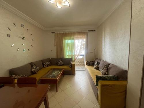 Oued Laou Apartment | appartement Anna 2 chambres et salon balcons de avec piscine bien situé au centre de oued laou