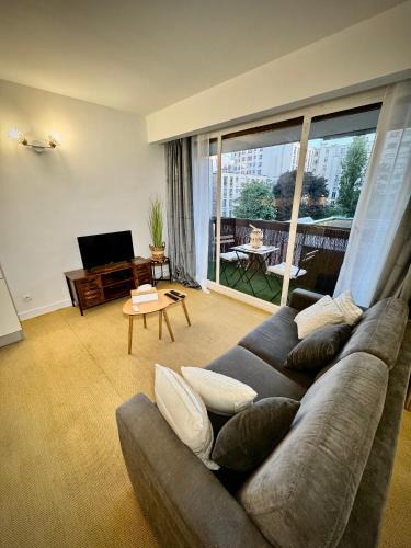 Saint-Lambert Apartment | Appartement avec piscine