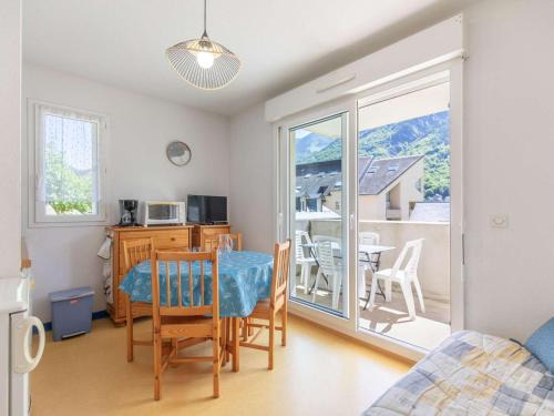 Cauterets Apartment | Appartement cosy Cauterets, balcon sud, proche centre & télécabine, 4 pers, parking inclus - FR-1-401-15