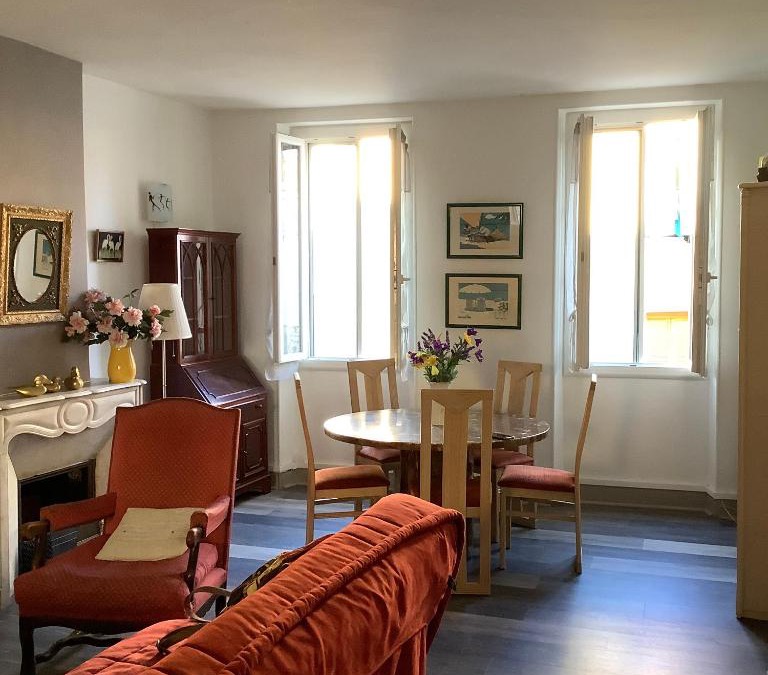 La Real Apartment | Appartement cosy, wifi et parking.