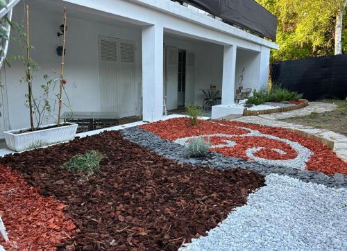 Chatillon-sur-Indre Apartment | Appartement entrée privative, terrasse et jardin