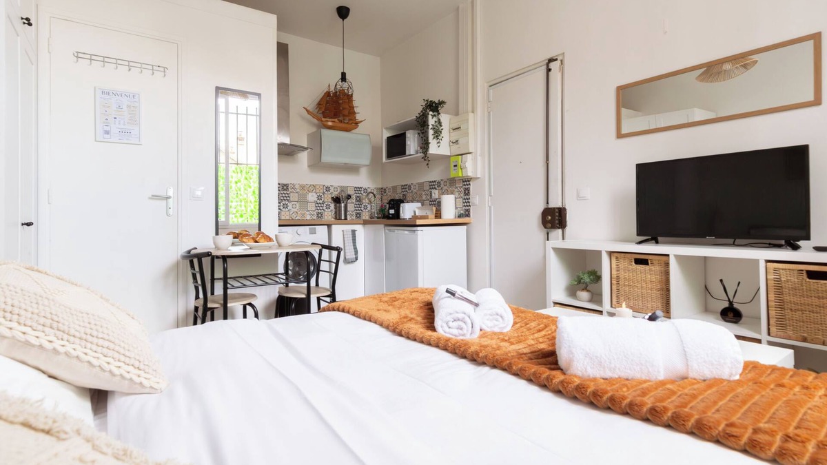 Bois-Colombes Apartment | Appartement cosy proche de Paris - Wifi - Free Parking - Tv