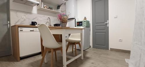 Margny-les-Compiegne House | Appartement au rez-de-chaussée avec jardin privé
