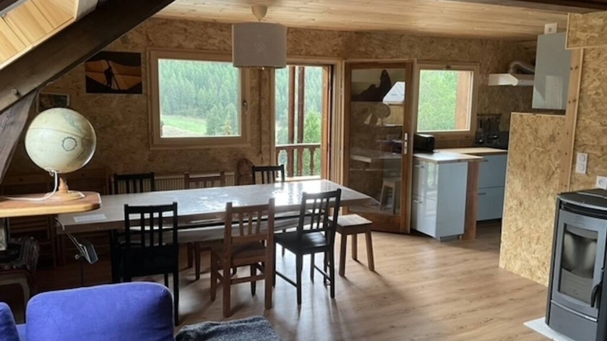 Molines-en-Queyras Apartment | Appartement Neuf 2eme Étage Confortable et Spacieux Dans une Chalet Familiale