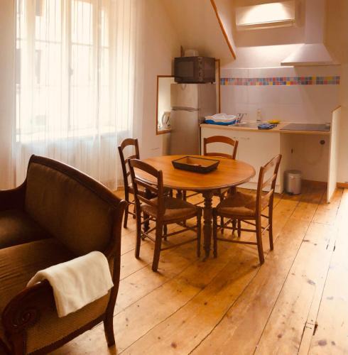 Gray Apartment | Appartement Hirondelle