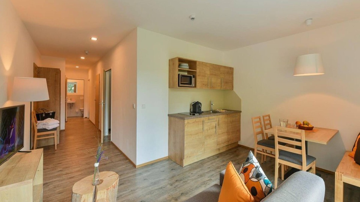 Klosterle Bed & Breakfast | Appartement L 2 SZ mit Balkon - Aparthotel Alpine Lodge Klösterle am Arlberg
