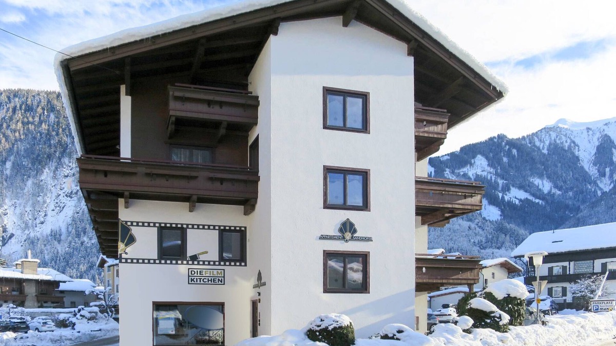 Mayrhofen Apartment | "Appartement Mayrhofen 8 Pers" Close to Ski Areas with Mountain View, Wi-Fi, Balcony & Parking