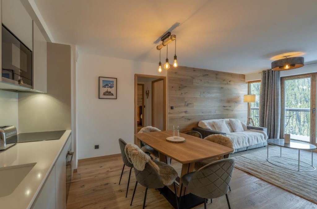 Courchevel Apartment | Appartement Neuf 65m² Courchevel Moriond, 2 Chambres + Cabine, Balcon, Parking Couverts, Skis aux Pieds - FR-1-563-127
