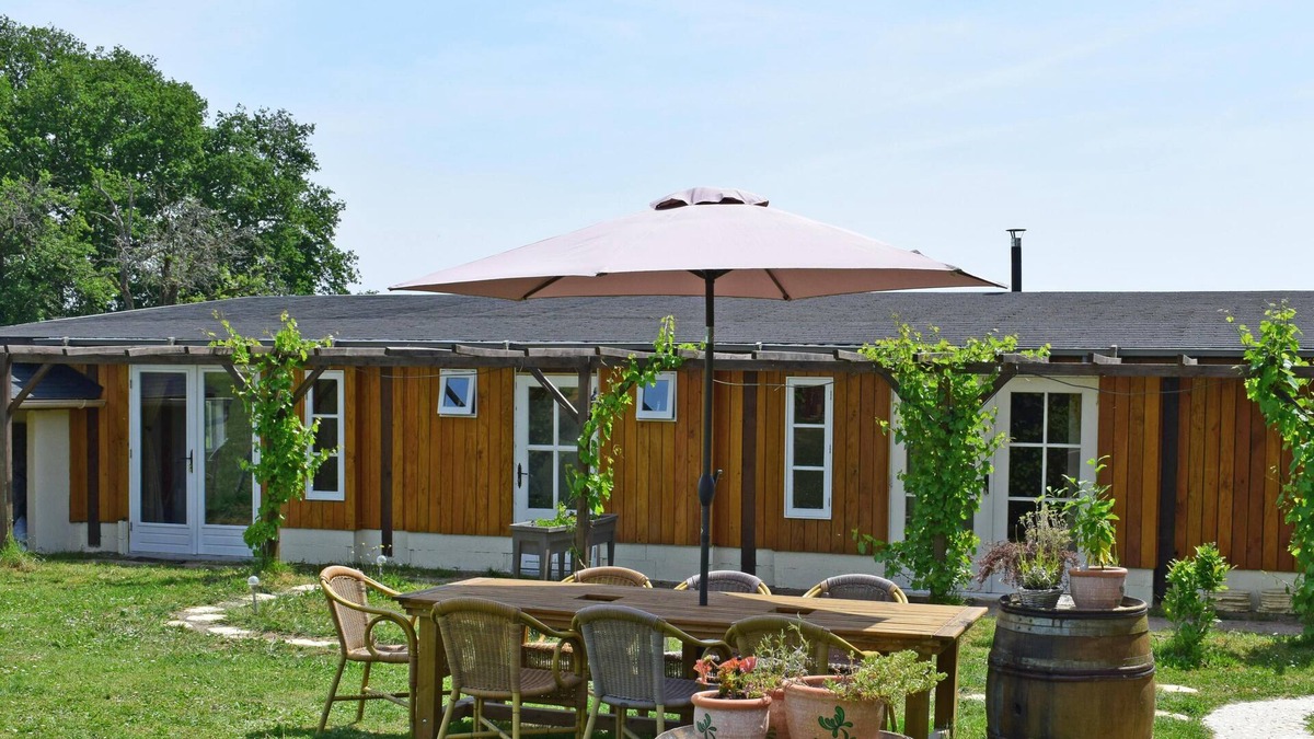 Marcheseuil Apartment | appartement on small holiday estate with pool