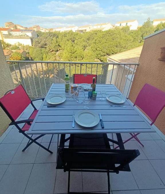 Saint-Pierre-la-Mer Apartment | Appartement T2 Cabine, mezzanine Saint Pierre la mer 4oliv41