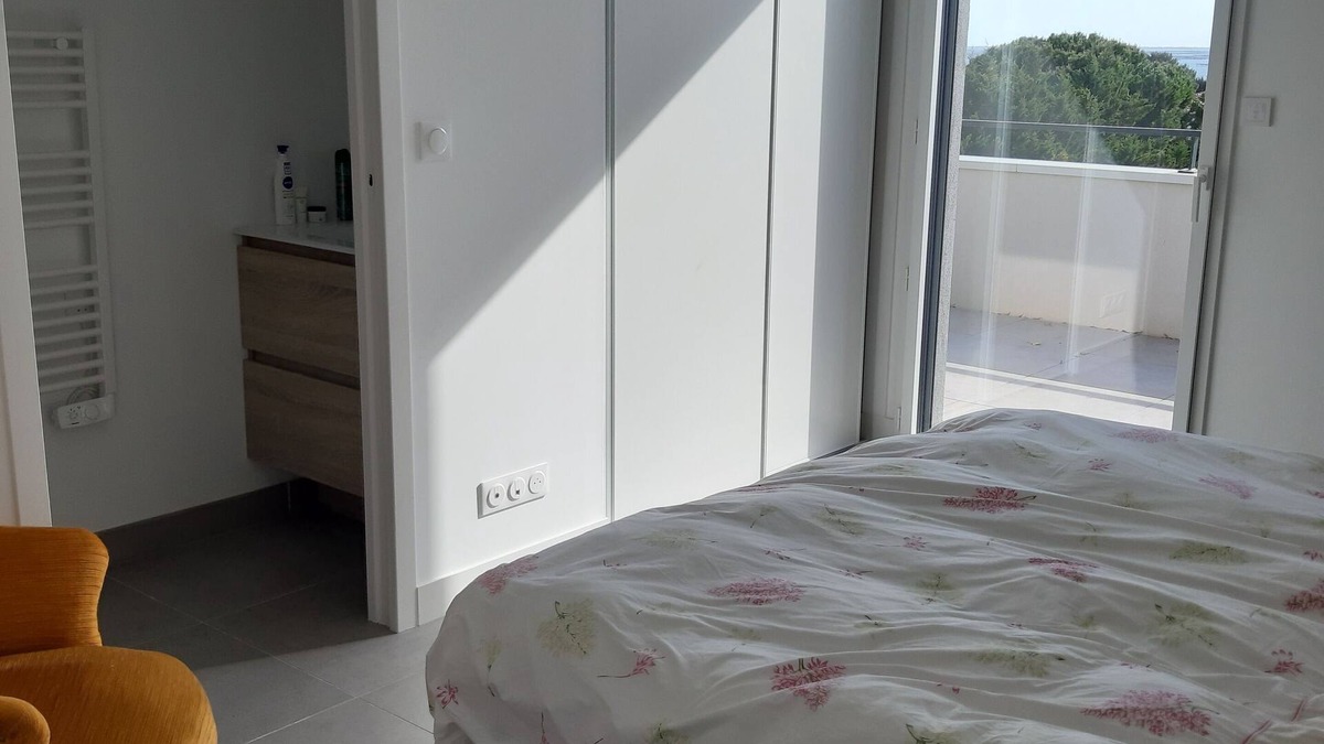 Meze Apartment | Appartement + Terrasse de 140m² vue Étang de Thau; 15mn des Thermes de Balaruc