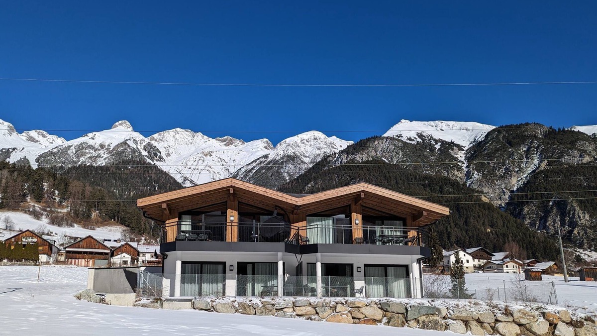 Pettneu am Arlberg Apartment | Appartment with terrace near St. Anton am Arlberg