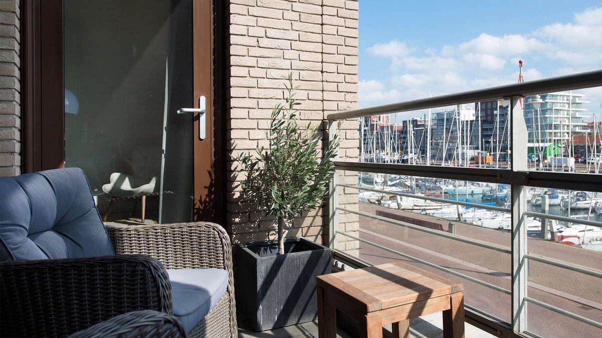 Vissershaven Apartment | Appealing Apartment in Den Haag with Balcony