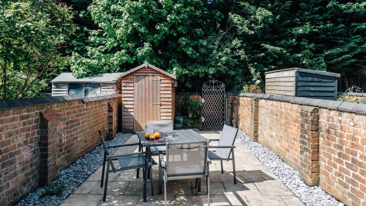 Henley House | Apple Blossom - From 125 Per Night