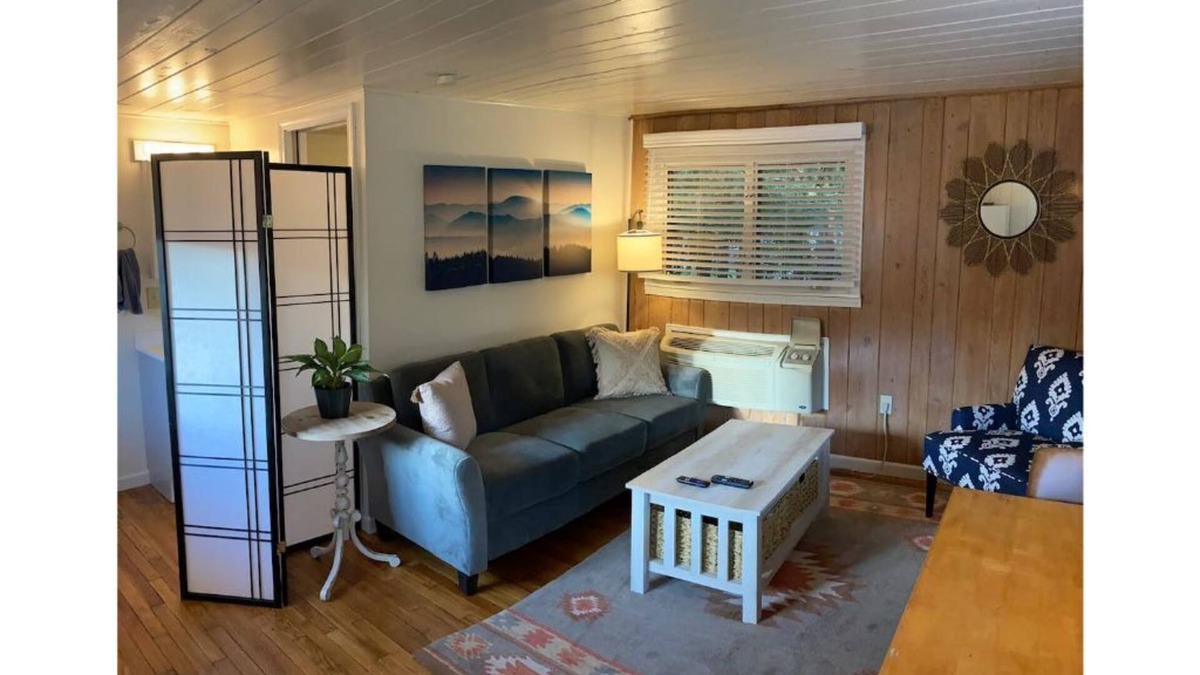 Hendersonville Cabin | Apple Country Charm