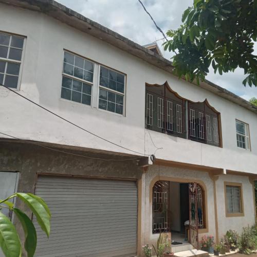 Linstead House | Apple Hide Awayi